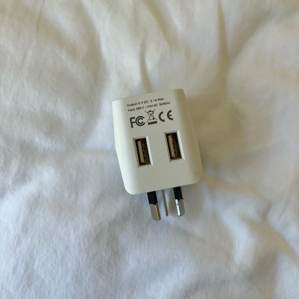 Type B to Type I wall outlet converter